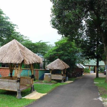 The Kanzi Hotel & Village Cipayung  Exterior photo